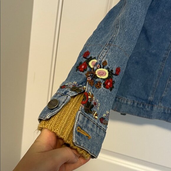 DKNY Blue Denim Jacket with Tan Collar and Embroidery - Picture 3 of 7